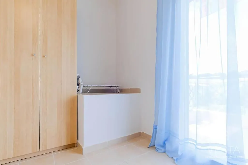 Selina 2-Bdrm Maisonette With Shared Garden, Sani Villa Sani  Holiday home